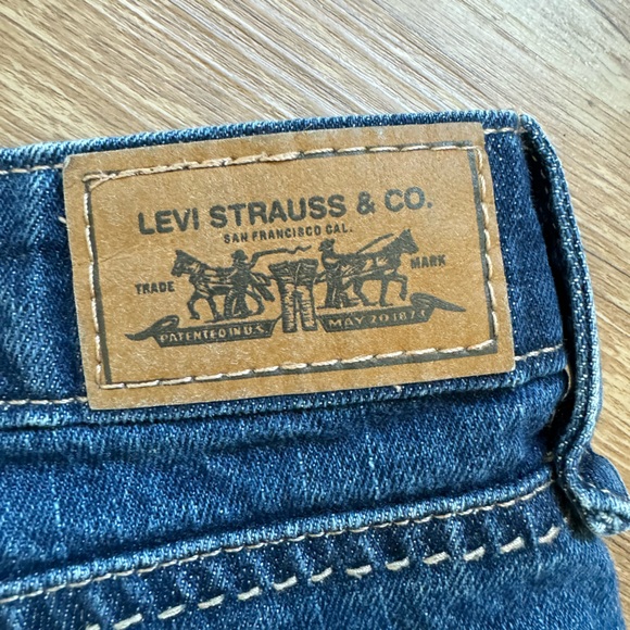 Levi’s shorts - Picture 7 of 9